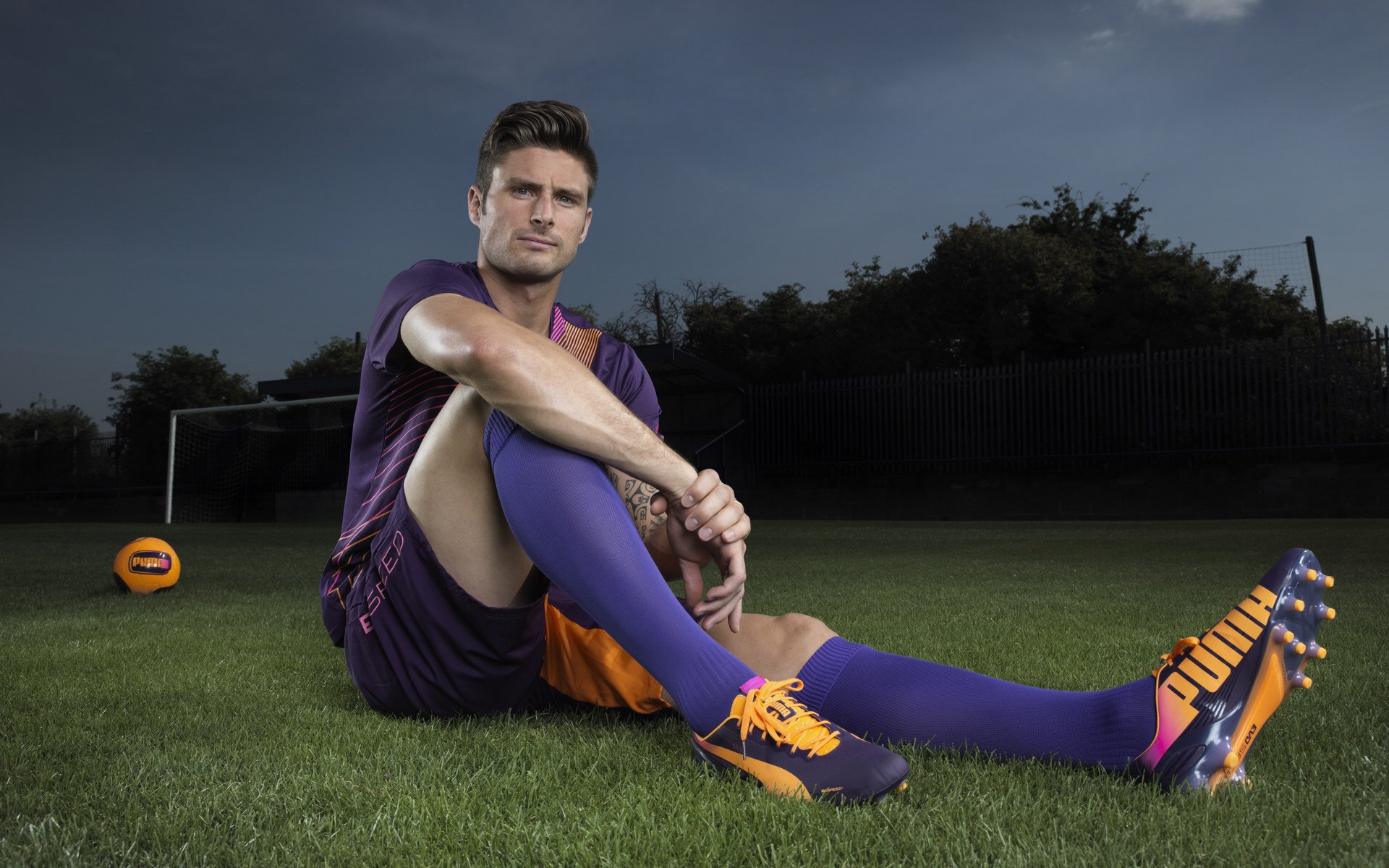 奥运周期关键战之夜，阿坎吉扛起全队，沉默的脊梁撑起一座城市的重量